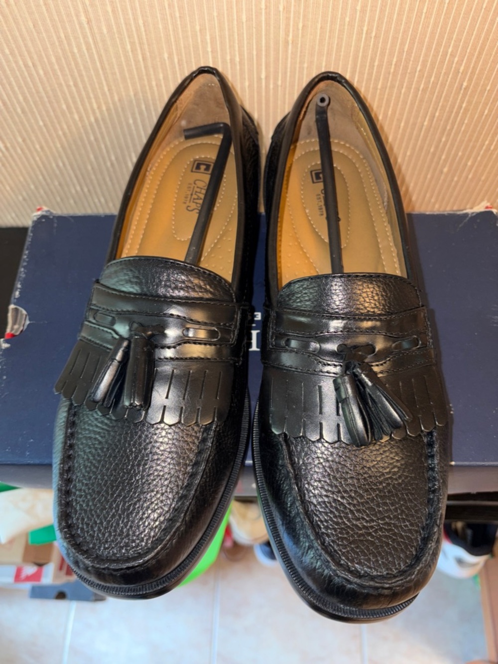 CHAPS Carson Black leather Loafers Shoes w/Tassels accent